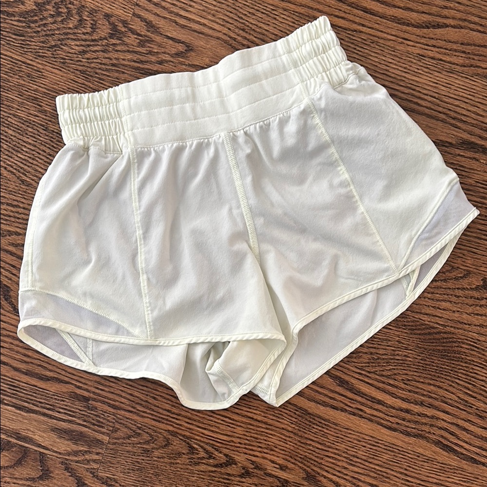 Lululemon Hottie Hot Shorts Size 2 - Light Yellow